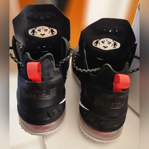 NIKE LEBRON 18 - Picture 2 of 3
